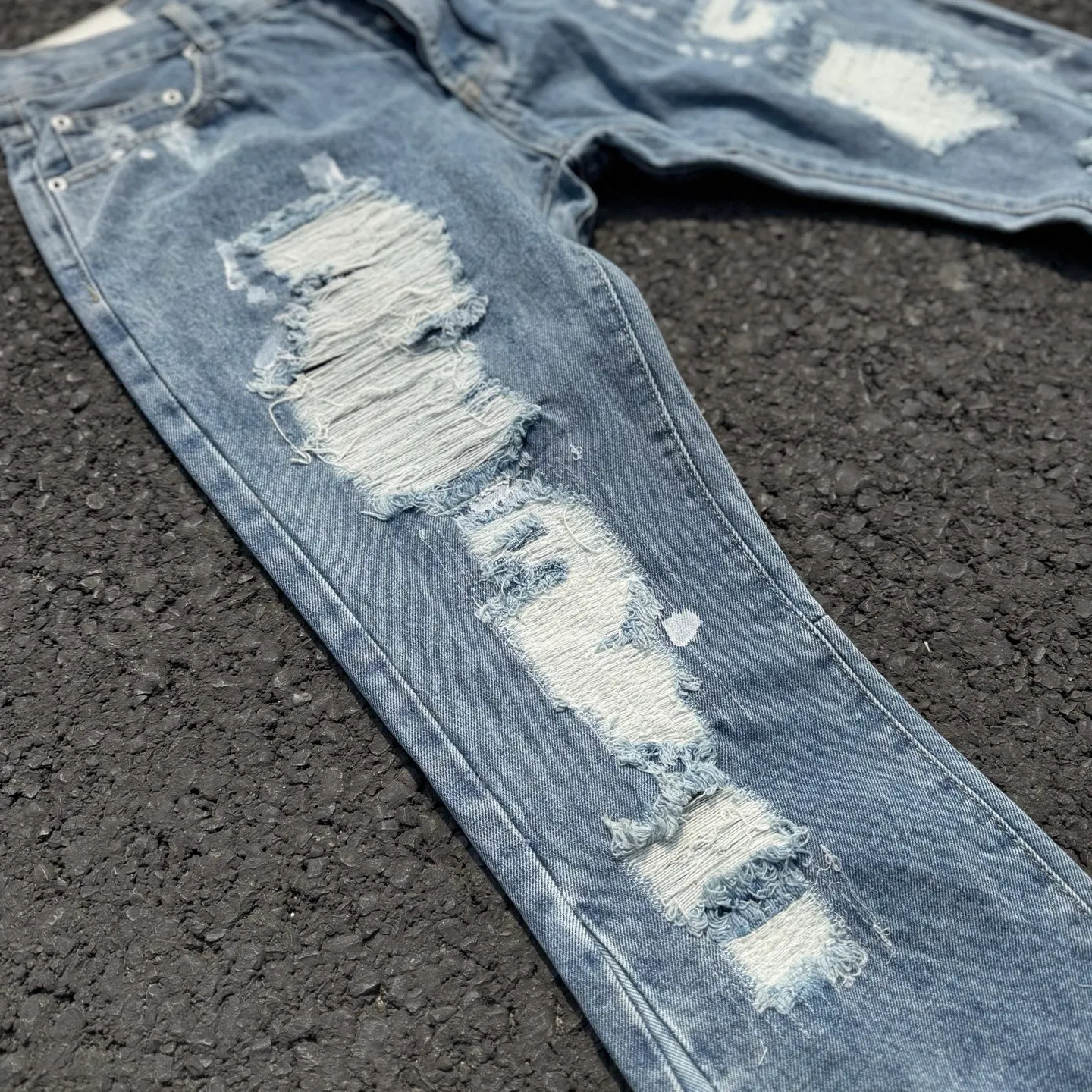 #8149 P250💰 GALLERY DEPT. Vintage hole patched and randomly tied loose washed flared jeans - truly restore the ultimate texture of Vintage - original hardware accessories, washed and other elevators, QR code analysis are all purchased from the original factory, high degree of restoration, you are welcome to compare with a certain product ~ - three-dimensional version, loose and comfortable, not picky about the figure, tall and slim, factory Seiko, original quality control, same style for men and women, can be matched with couples, versatile recommendation, must-have jeans for all seasons -Size: 28 30 32 34 36